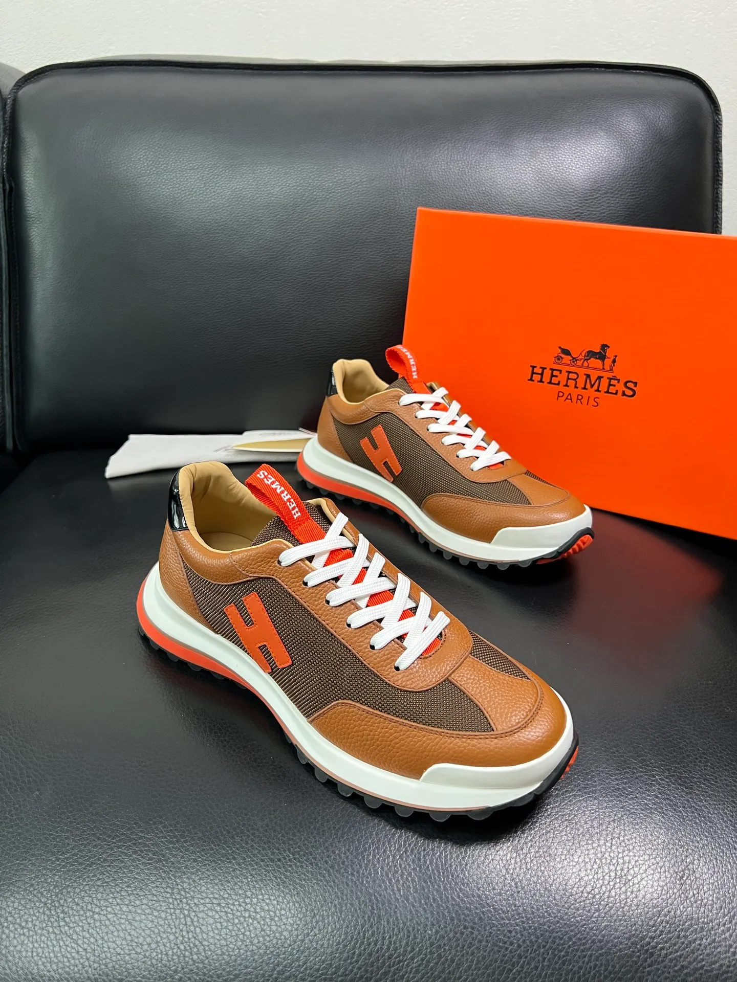 Men's shoes 💰800 Hermes top purchasing Hermes counters are on sale at the same time with original factory configuration, original cowhide imported from Italy and mesh fabric, high-quality splicing technology, fully imported water-dyed cowhide lining, soles: original soles specially provided by the original factory are super comfortable, the original factory follows the order and high quality, you can enter and exit the counter at will, you are welcome to compare and synchronize with the counter, code number 39-44 (customized 38 45) 85863
